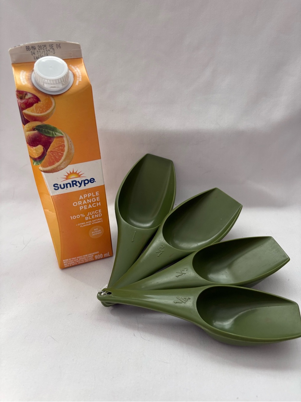 Vtg Avocado green-4 nesting measuring cups by Foley